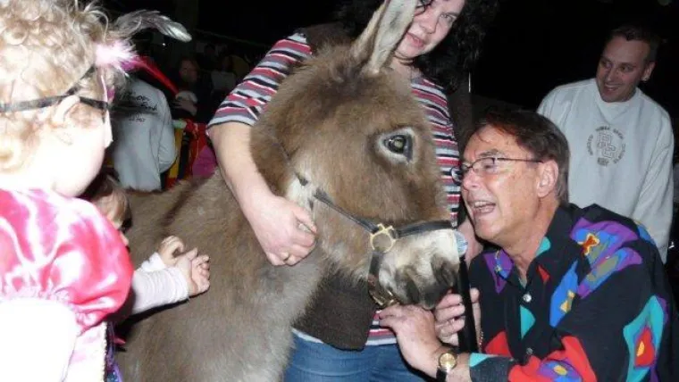 Bild: Eselsinterview beim Kinderkarneval