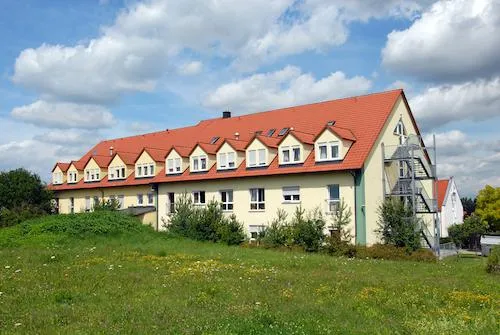 Bild: Ausbuttern: Brauchtumspflege in der Seniorenresidenz