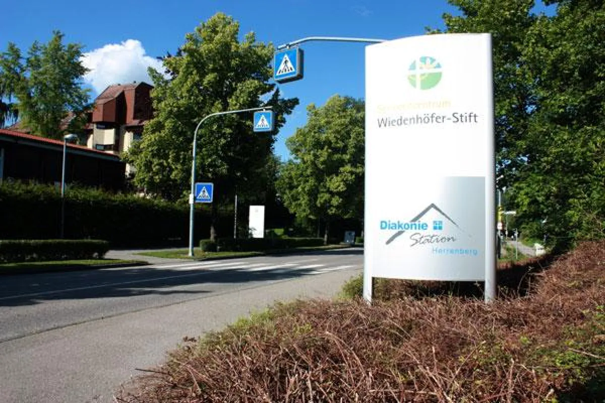 Altenzentrum Wiedenhöfer Stift Herrenberg mit neuem durchgängigem Erscheinungsbild