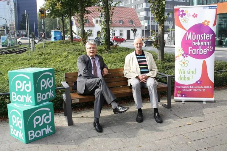 Bank stiftet Bank: PSD Bank Westfalen-Lippe eG bekennt Farbe Bild: Bank stiftet Bank: PSD Bank Westfalen-Lippe eG bekennt Farbe