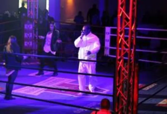 Bild: 2schneidig rockt beim Live-Profiboxen in Hannover