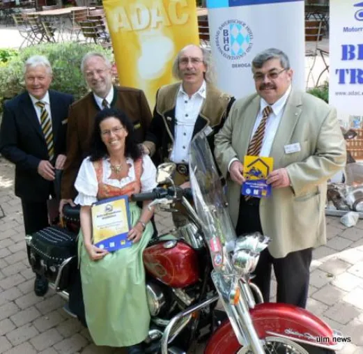 Landgasthof „Hirsch“ ist jetzt ein von DEHOGA und ADAC zertifizierter „Motorradfreundlicher Hotelbetrieb“ Bild: Landgasthof „Hirsch“ ist jetzt ein von DEHOGA und ADAC zertifizierter „Motorradfreundlicher Hotelbetrieb“