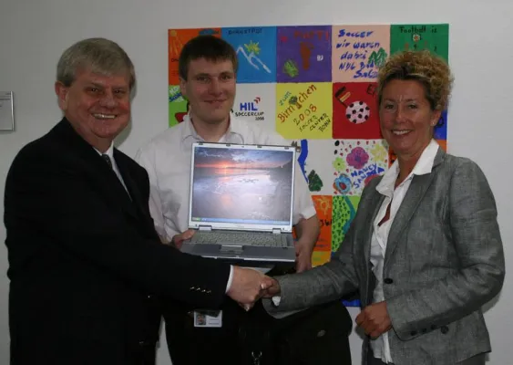 Neue Laptops für den Bunten Kreis Bonn-Ahr-Rhein-Sieg e.V. Bild: Neue Laptops für den Bunten Kreis Bonn-Ahr-Rhein-Sieg e.V.