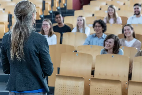 Ganz ohne „Ähm“: Studie zeigt langanhaltenden Trainingseffekt Bild: Ganz ohne „Ähm“: Studie zeigt langanhaltenden Trainingseffekt