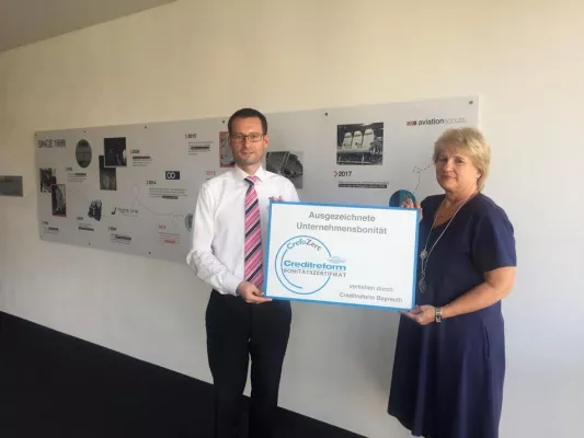 Bild: aviationscouts GmbH aus Lichtenfels wird zum dritten Mal mit dem CrefoZert ausgezeichnet