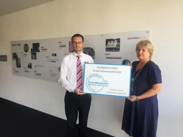 Bild: aviationscouts GmbH aus Lichtenfels wird zum dritten Mal mit dem CrefoZert ausgezeichnet