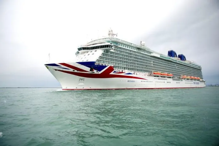 Bild: Königin Elisabeth tauft die Britannia