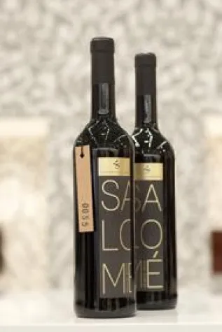 Cuvée Salomé – eine Vermählung hochwertiger Rebsorten im modernen Design Bild: Cuvée Salomé – eine Vermählung hochwertiger Rebsorten im modernen Design