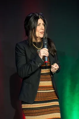 Bild: NICOLE SIMMEL ERFOLGREICH BEIM 16. INTERNATIONALEN SPEAKER SLAM