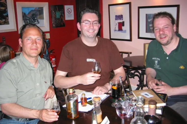 Bild: SWBOE Whisky Red & Blue bald im US Magazin Malt Advocate?
