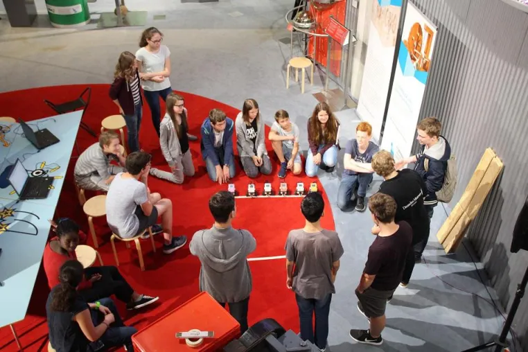 Bild: amcm lädt Schüler zu Roberta-Workshops ins Deutsche Museum Bonn ein