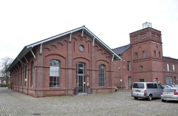 Bild: Spezialist für Christbaumständer bezieht eigenes Gebäude im ehemaligen Schlachthof