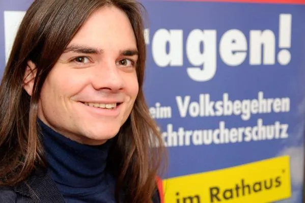 Sebastian Frankenberger referiert beim Bürger- und Neujahrsempfang der ödp Bild: Sebastian Frankenberger referiert beim Bürger- und Neujahrsempfang der ödp