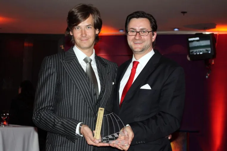 Bild: brain script gewinnt Gold in Hamburg mit Herbstspaziergang und Mord vorm Kamin