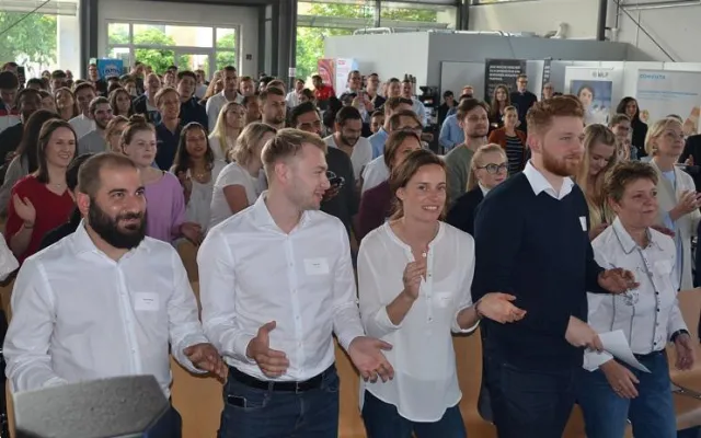 HdWM mit erfolgreicher Kontaktmesse: Studierende nutzten Gespräche mit Vertretern der Partnerunternehmen Bild: HdWM mit erfolgreicher Kontaktmesse: Studierende nutzten Gespräche mit Vertretern der Partnerunternehmen