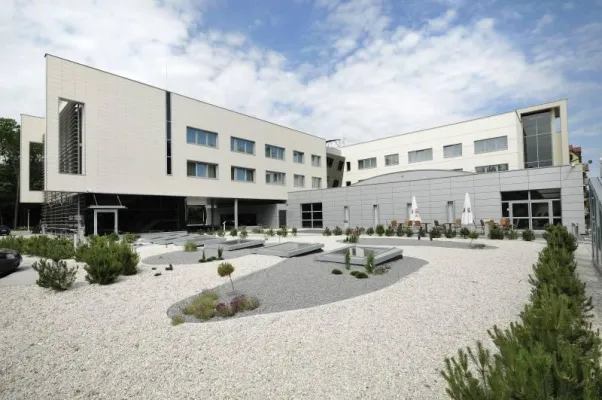 Bild: Vier-Sterne-Wellnesshotel Dana im Lebuser Land: Ein modernes Hotel mit gutem Spa- und Wellnessangebot