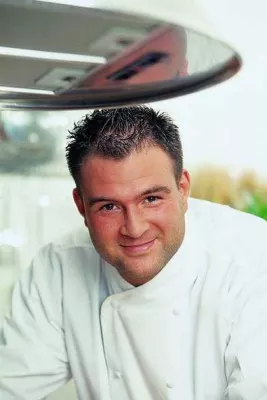 Bild: Ein junger Wilder geht dem See auf den Grund