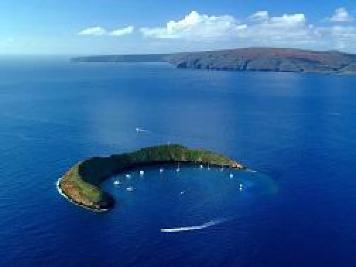 Molokini (c) Hawai'i Tourism Authority (HTA)_Ron Garnett