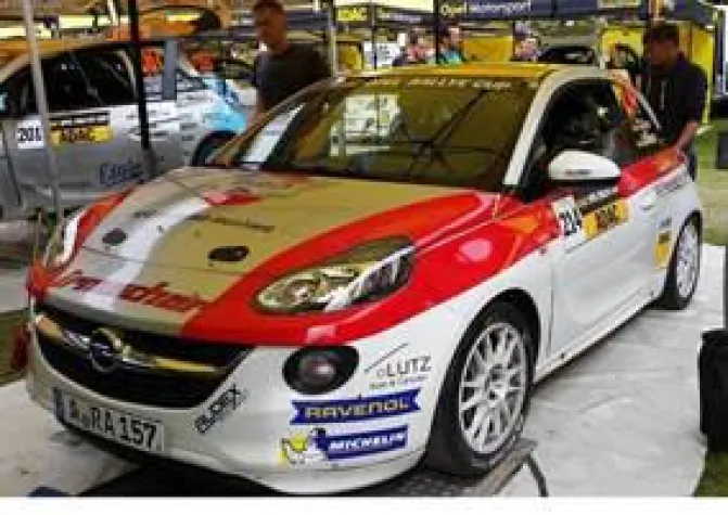 Bild: Irmscher beim WM Lauf Rallye Deutschland mit dem Opel Adam