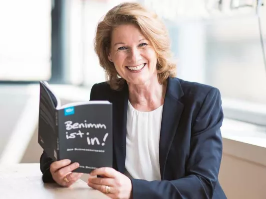 Benimm ist in: Business-Knigge als Karriere-Beschleuniger Bild: Benimm ist in: Business-Knigge als Karriere-Beschleuniger