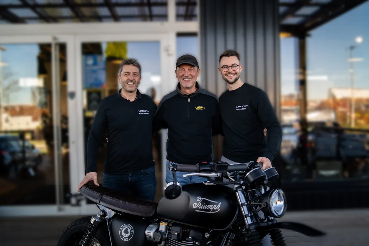Nachfolge geregelt! Zwei Generationen Limbächer, Klaus links, Fabio rechts und Uwe Schäfer, mittig (© limbächer)