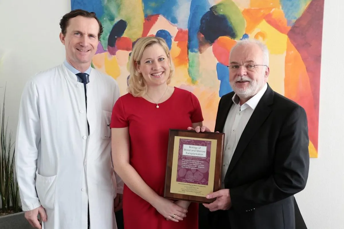 V.l.n.r.: Prof. Dr. Wolfgang Herr, Dr. Daniela Weber, Prof. Dr. Ernst Holler. © UKR/V. Schmucker