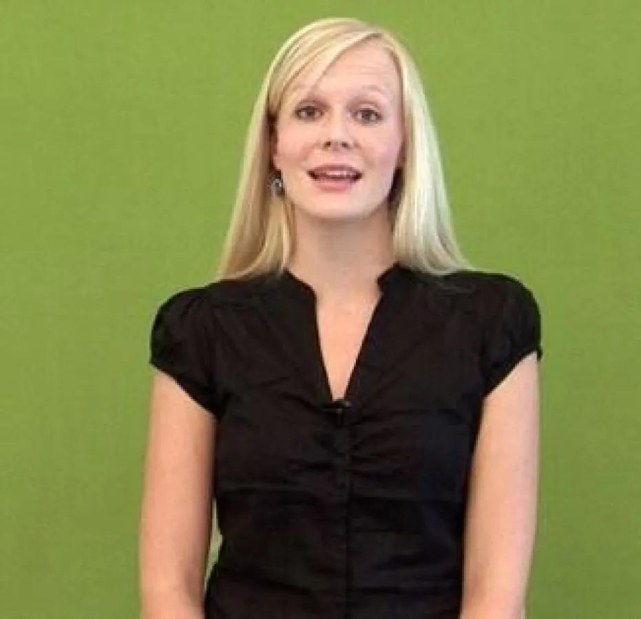 Online-Moderationen werden vor einem Greenscreen aufgenommen