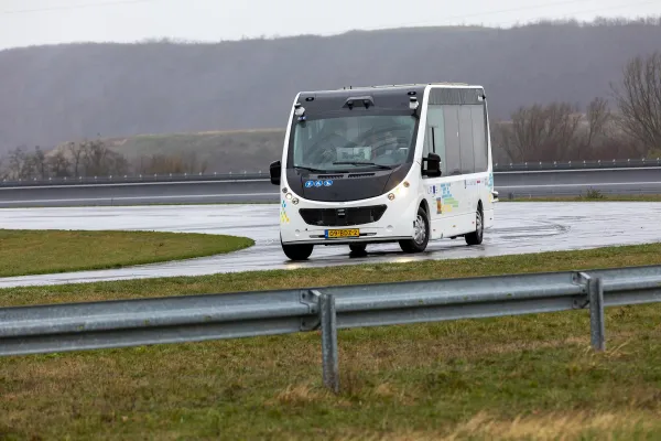 I-AT-Projekt: Erfolgreiche Test- und Demofahrten von autonomem Pendelbus Bild: I-AT-Projekt: Erfolgreiche Test- und Demofahrten von autonomem Pendelbus