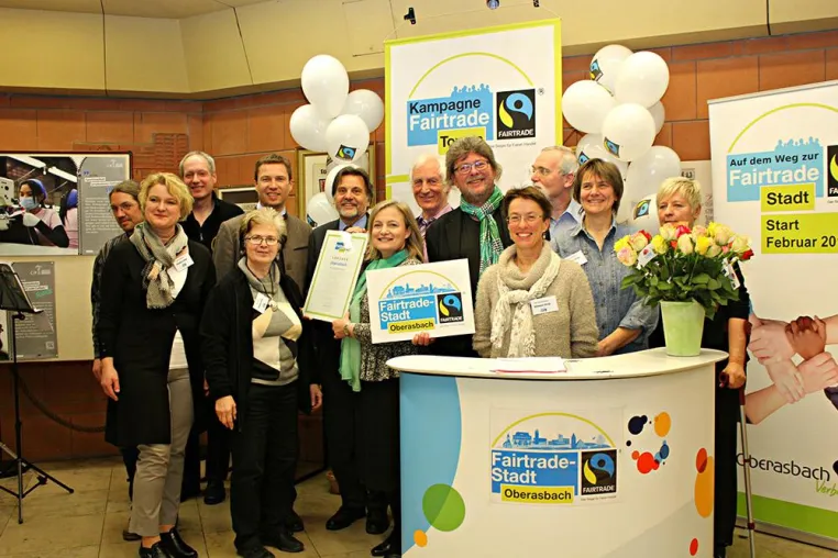 Oberasbach fairbindet: Oberasbach ist 111. Fairtrade-Stadt in Bayern Bild: Oberasbach fairbindet: Oberasbach ist 111. Fairtrade-Stadt in Bayern