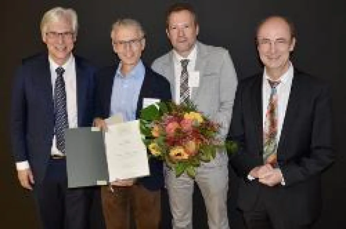 (v.l.): DGG-Präsident Professor Jürgen M. Bauer, Preisträger Professor Kilian Rapp, DGG President elect Professor Hans Jürgen Heppner sowie DGG Past-President Privatdozent Dr. Rupert ()