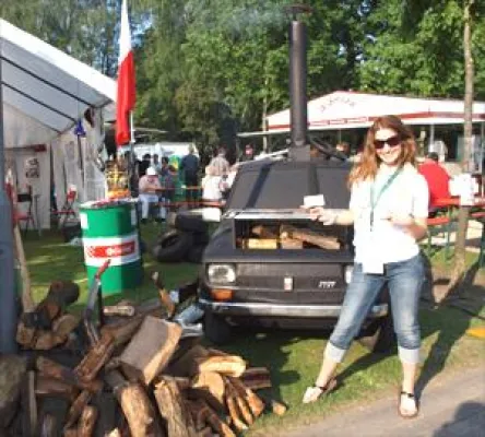 Grilltrends 2011 / pizzeria.TV – Team beim „Schrägsten Grillen der Welt“ Bild: Grilltrends 2011 / pizzeria.TV – Team beim „Schrägsten Grillen der Welt“