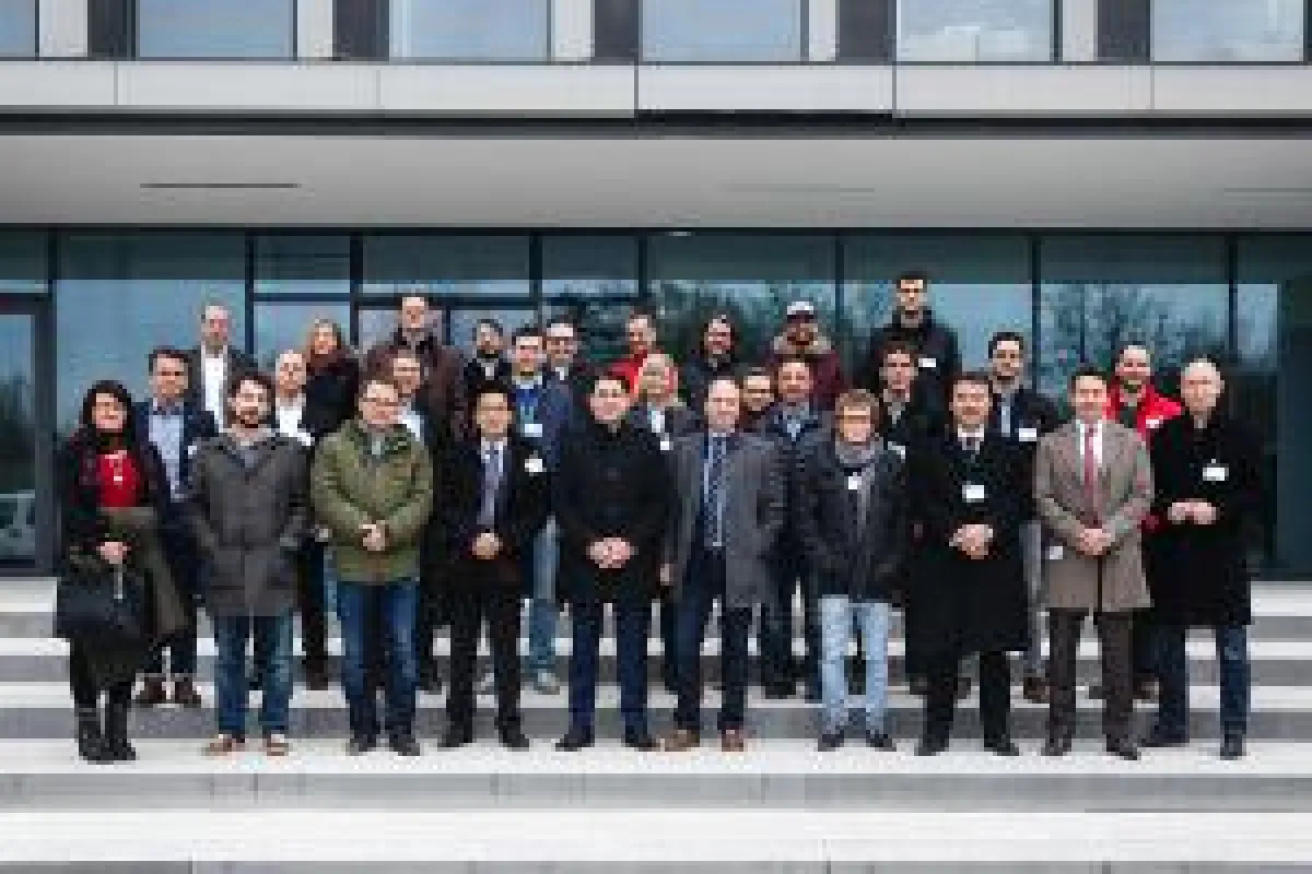 Die künftigen TechBase-Mieter mit den R-Tech GmbH Geschäftsführern