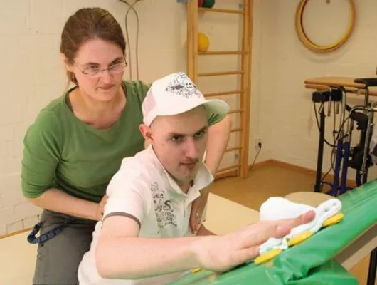 Zurück in die Selbstständigkeit nach Schädel-Hirn-Erkrankungen Bild: Zurück in die Selbstständigkeit nach Schädel-Hirn-Erkrankungen