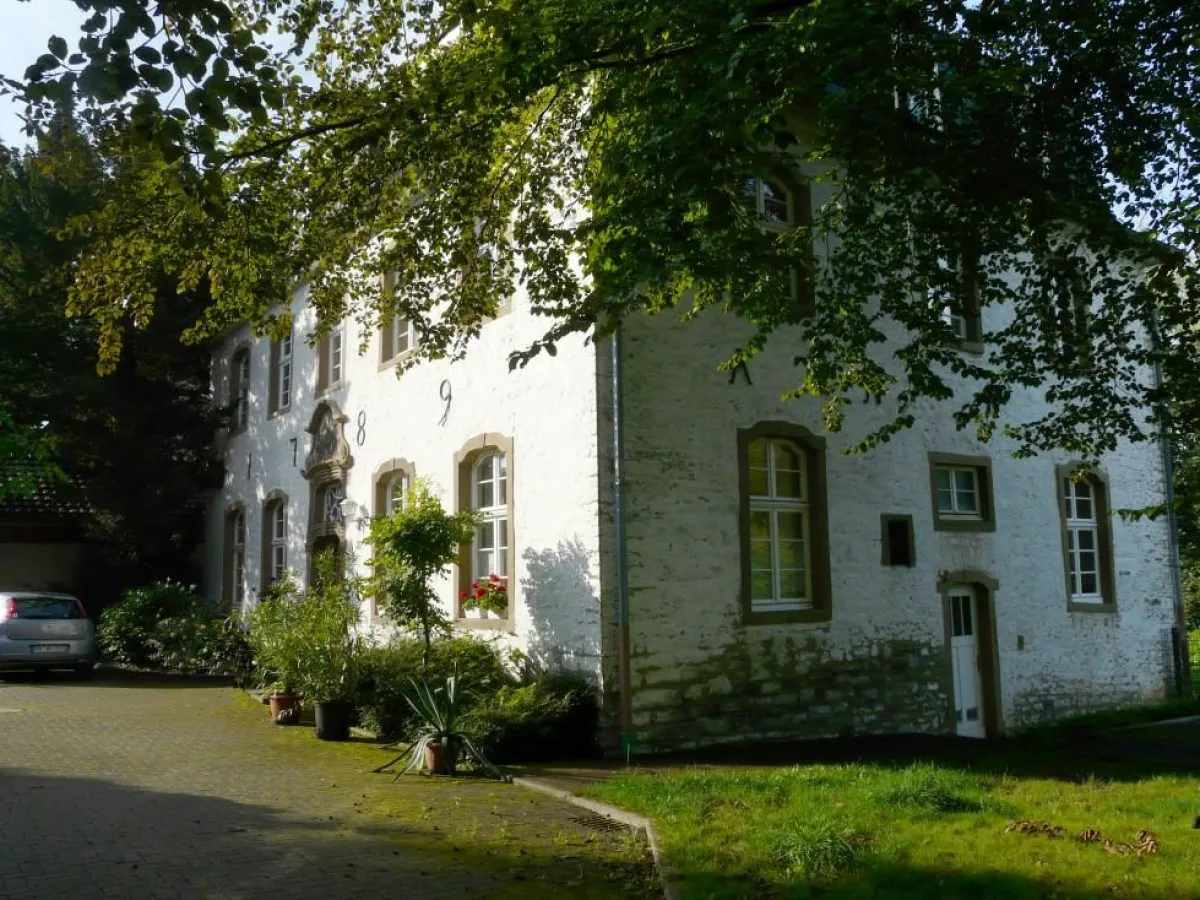 Das alte Pfarrhaus des Damenstifts in Hagen-Hohenlimburg: In seinem direkten Umfeld wird seniorengerechtes Wohnen geplant.