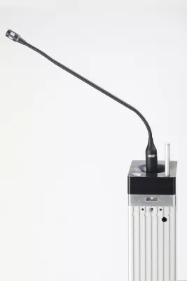 Bild: Äußerst leise und kompakt: Komplett unterbaufähiger Mikrofonlift conMIC ergänzt das Progamm von ELEMENT ONE.