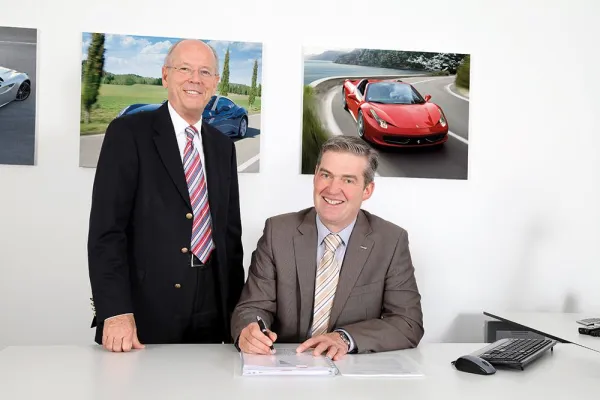 Bild: Mythos Ferrari. Riller & Schnauck ist ab sofort auch offizieller FERRARI Vertragshändler.