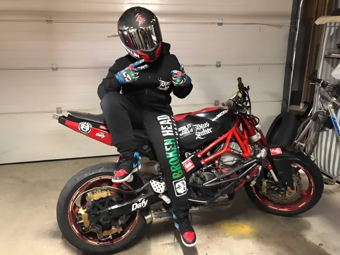 Broken Head unterstützt den jüngsten Stuntrider Frankreichs Bild: Broken Head unterstützt den jüngsten Stuntrider Frankreichs