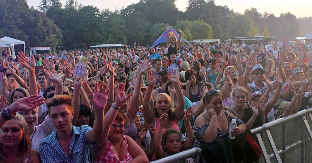 Kreischende Fans beim Energie Open Air 2011 im Strandbad Wolletzsee