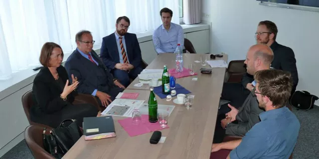 Bild: Politiker-Gespräch: dbb jugend nrw tauscht sich mit FDP NRW über Gewalt-Problematik aus