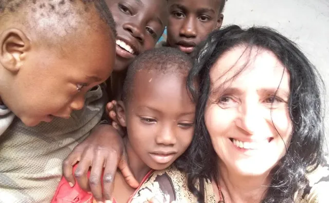 Bild: Beate Sarrazin inszeniert "Jenseits des Kilimandscharo". Premiere im Theater Anderswo