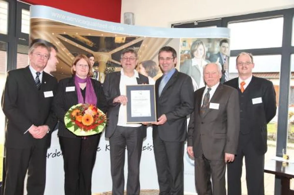 Rudolf Meyer bei der Übergabe der Auszeichnung (Bild: Pressebild Juraschek).