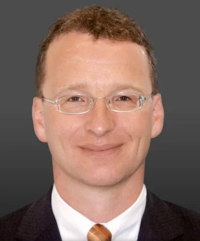 Bild: Christian Hennig baut auf den Fachverlag Schiele & Schön