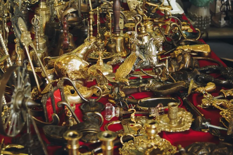 Von goldenen Schmuckstücken bis zu kunstvollen Artefakten: Die Vielfalt der goldenen Antiquitäten Bild: Von goldenen Schmuckstücken bis zu kunstvollen Artefakten: Die Vielfalt der goldenen Antiquitäten