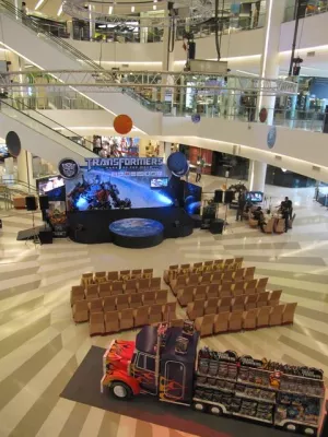 Bild: Tagen am „Point of Sales“ im größten Kaufhaus Südostasiens