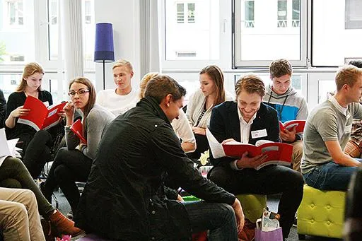 Bild: Feierliche Semestereröffnung 2014 an der Hochschule Neuss für Internationale Wirtschaft