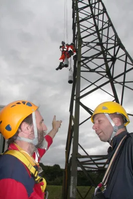 Erster internationaler Höhenrettungslehrgang in Mittelhessen Bild: Erster internationaler Höhenrettungslehrgang in Mittelhessen