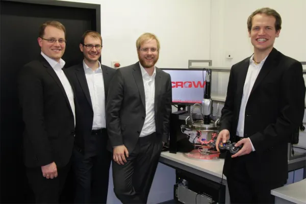 Bild: Nach 6 Jahren Forschung entsteht ein High-Tech Produkt für die Montage kleinster Bauteile