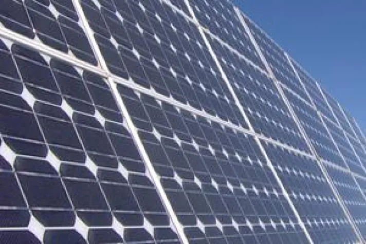 Bild: Gesunkene Photovoltaik Preise helfen weiterhin mit Photovoltaik sparen