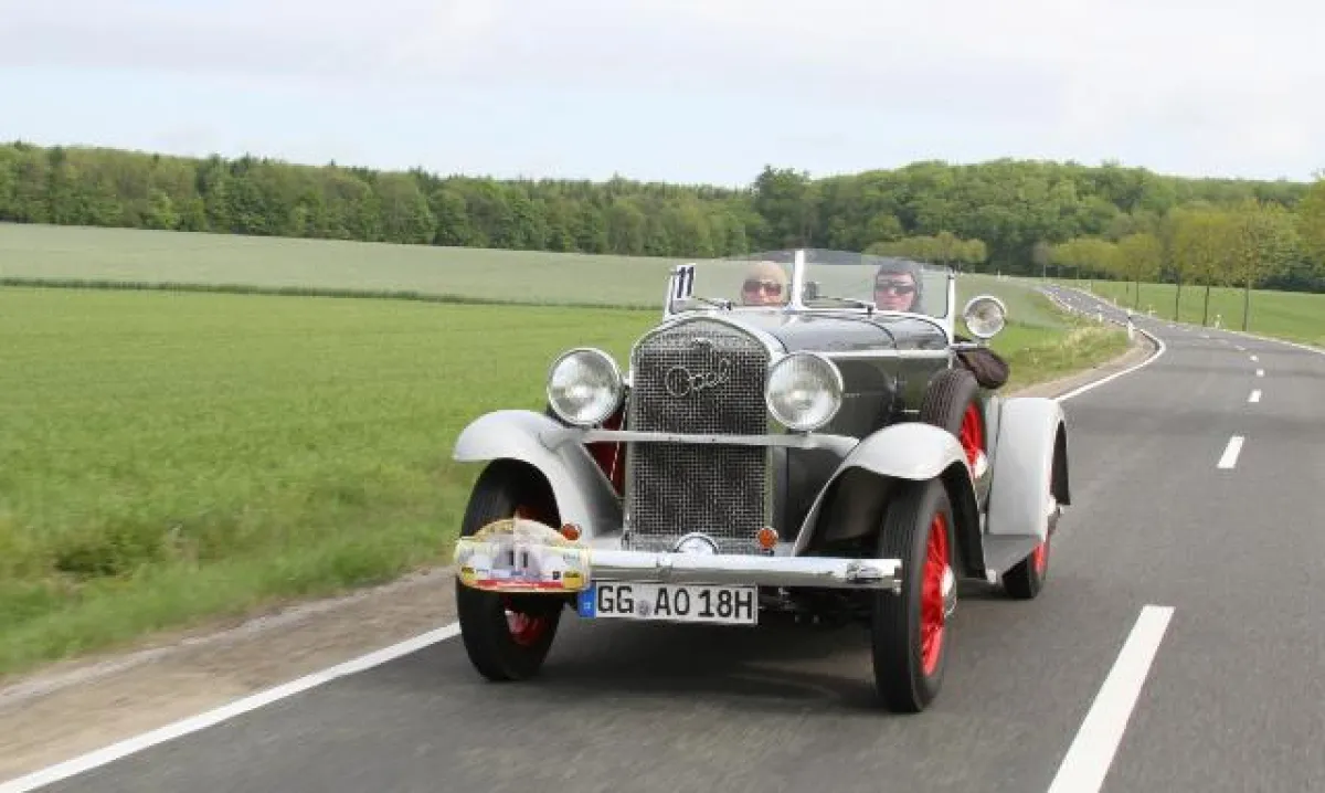 Der Oldtimer-Tross macht am Freitagvormittag in Eschwege Halt. Quelle: ADAC Hessen-Thüringen e.V.