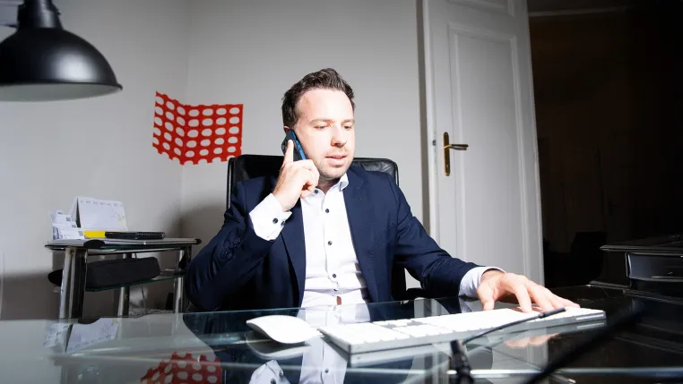 Bro-ject W: Wie Wahrnehmung, Wirtschaft und Medien die Realität prägen Bild: Bro-ject W: Wie Wahrnehmung, Wirtschaft und Medien die Realität prägen